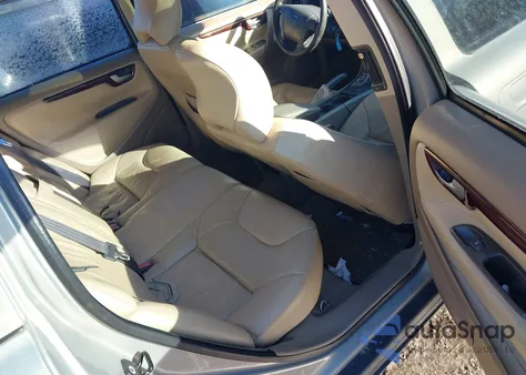 2001 Volvo V70 T5 z USA, uszkodzony, nr VIN YV1SW53D111008438